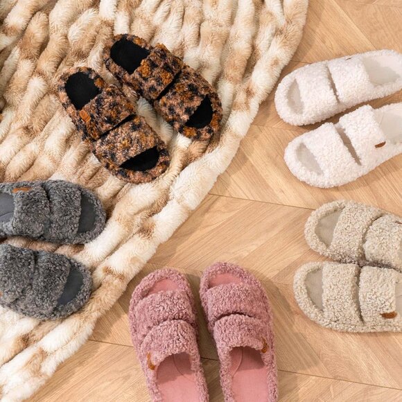 Luxurious Faux Fur & Memory Foam Women's Slippers - Non-Slip Sole, Size 9-10 - Picture 3 of 8